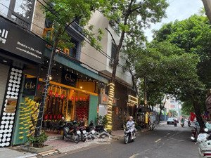 bán nhà mặt phố nghĩa đô - mặt tiền rộng - kinh doanh đỉnh.
dt: 80m, 4t, mt 7m, 42.x tỷ.