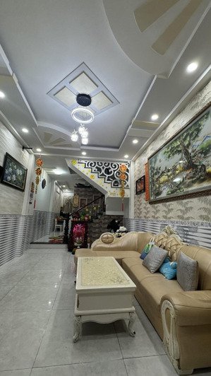 bán nhà quận 8,cao lỗ.xe hơi vào nhà,65m2 3 tầng,sát parc mall.nhỉnh 8tỷ hoàn công đủ tl