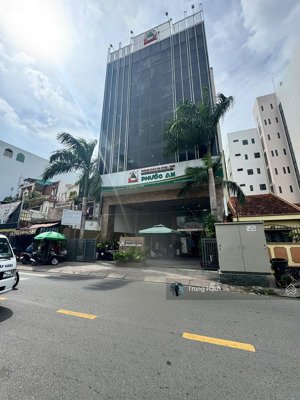 bán tòa nhà mt lê quang định - dt 9 x 28m - hầm - 8 tầng - hđt 500 triệu - giá 90 tỷ