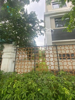 mới ra!!! liền kề xẻ khe 154m2 cực đẹp cải tạo như song lập, giá tốt chào quốc khánh lh:0915568136