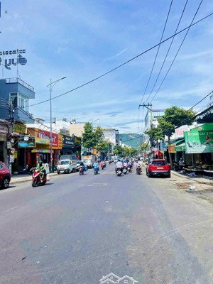 mặt tiền phong châu _ sát lê hồng phong * chưa qua đầu tư giá: 9 tỷ.