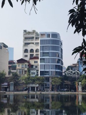 bán nhà mặt hồ trúc bạch, dt 75m x 2 tầng, lô góc 2 mặt tiền, dòng tiền 75 triệu, 105 tỷ đồng