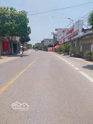 hàng hót, đất ba hàng đồi, 600 triệu, 67 m2. ô tô tải vào đất, cách ql21b chỉ 30m
