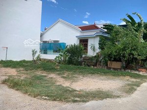 bán lô đất 2 mặt tiền đẹp ngay chợ vĩnh thái - nha trang. cách chợ 200m. sát bên khu đô thị mỹ gia