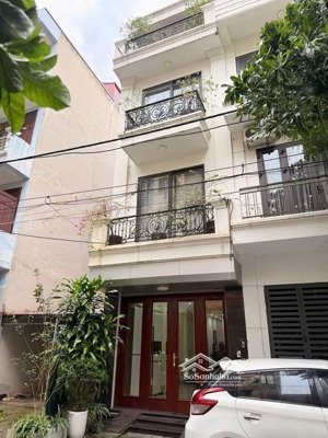 nhà phân lô đa sỹ vỉa hè kinh doanh đối diện công viên 365