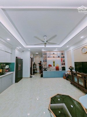 nhà mặt phố -quận cầu giấy---vỉa hè -kinh doanh sầm uất -tấp nâp-nhộn nhịp -80 m2-mặt tiền 6.6 m