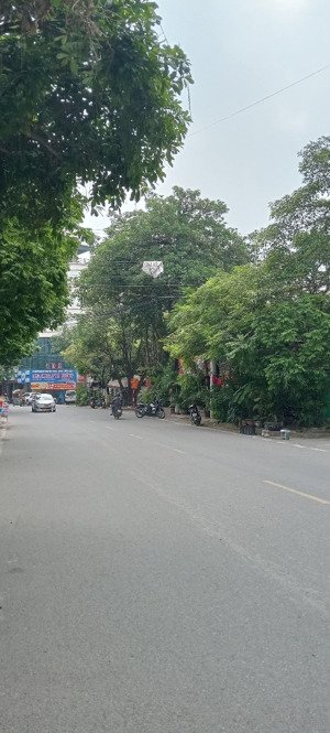 nhà đẹp phân lô, vỉa hè rộng, kinh doanh, ô tô vào nhà,diện tích 60m 5 tầng mặt tiền 5m 22tỷ tl