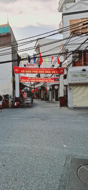 bán lô đất mặt ngõ 94 lê lợi vị trí siêu đẹp ..ngõ 6m ô tô ra vào sổ đỏ cc
diện tích 85m ngang 8m5