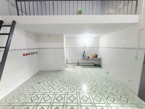 phòng mới rộng gần công viên dĩ an ở được 3-4 người đi làng đại học 15p