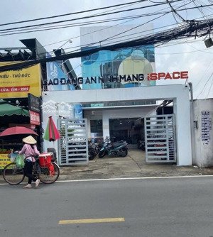 cho thuê toà nhà tô vĩnh diện 7,5*40m 2 lầu tp. thủ đức