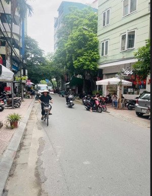 cần bán nhà tôn đức thắng,ngõ ô tô, gara ô tô, kinh doanh,thang máy dt90m 8t mt6 hơn 43 tỷ