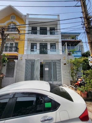 bán nhà phú hòa gần sân banh gò đậu.
dt 6x18,5m, thiết kế 1 trệt 2 lầu 4pn 4wc.
nhà đã hoàn công.