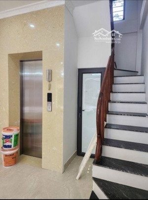 cần giao dịch nhà đẹp 6tầng thang máy cầu diễn do nhu cầu chuyển đổi mục đích