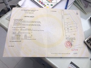 bán đất tặng nhà gỗ 4 gian full nội thất sưu tầm giá trị view sông , đường vào 7m5 , dtsd 960m2 .