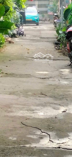 kẹt nán nhanh nhà cấp 4 gần trường chợ 2pw có sân để xe đường bê tông đẹp giá rẻ 900tr lh ngay