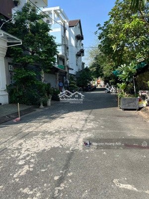 bán lô đất góc 2 mặt tiền -đường d hướng ra đỗ xuân hợp - đường 8m - p. phước long a - 103.5m2