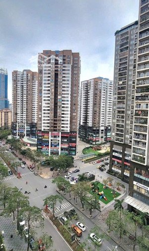 cho thuê căn hộ 120m2 tòa 17t khu trung hòa nhân chính , 3pn , 2wc đồ cơ bản giá 15 triệu / tháng