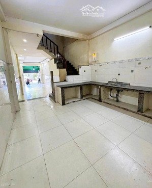 siêu hiếm nhà 3 tầng mặt tiền đường 7m5 vị trí vàng gần sân bay đà nẵng