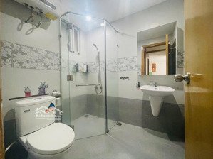 chính chủ bán căn scenic valley 1. lầu 11 view nội khu .