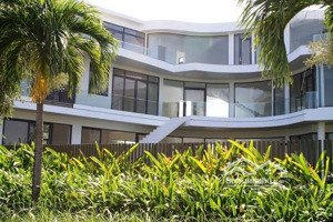 bán biệt thự đơn lập lucasta view hồ siêu đẹp, giá siêu tốt chỉ 97 triệu/m2