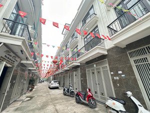 mở bán 50 căn liền kề phụng châu, ô tô đỗ ngay cổng, dt 30-50m2, xây 3 và 4 tầng. giá từ 2,48 tỷ