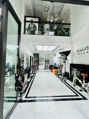 nhà đẹp giang biên - ô tô đỗ cửa - cách ô tô tránh 15m