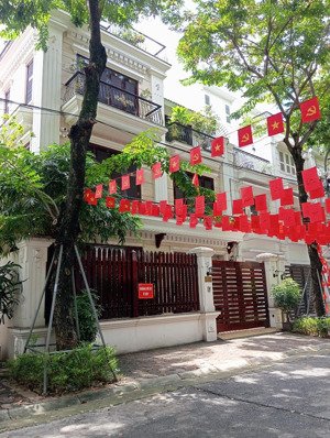 toà nhà 7 tầng phố vip hồng tiến, gần bv tâm anh, ngõ ô tô tránh, diện tích 170m2, mt 9m, 35 tỷ.