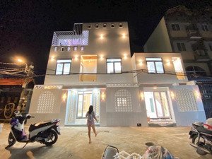 bán nhà quận 7 - ngang 14m - 3 tầng - ngay phú mỹ hưng - nhỉnh 7 tỷ