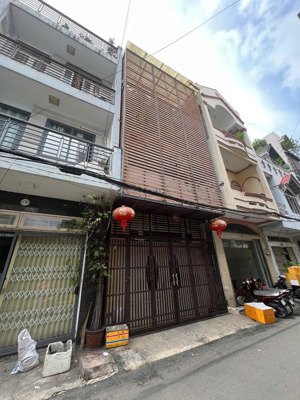 bán nhà ngay trung tâm nguyễn oanh, 4.6x16m, 3 tầng, giá 12.8 tỷ. nhà đẹp, xây ở kiên cố, ở liền