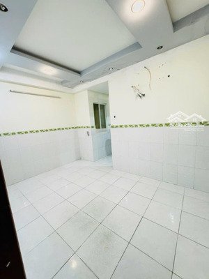 hẻm xe tải - nhà còn mới đẹp - sân nước nhà thoáng mát - dt 3,8 x 11 - giá 5tỷ35 thương lượng