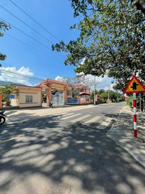 còn duy nhất 2 lô đất sổ riêng tại xuân lộc, giá chỉ 630tr cách ql1a 500m.