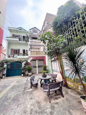 duy nhất nhà bán đ.nam kỳ khởi nghĩa-xe hơi ngủ trong nhà-ngang đẹp 4,5m*15m-chính chủ 1 đời xưa ở