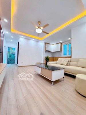 hơn 6 tỷ, nhà đẹp trung tâm ngã tư sở, ngõ thông, kinh doanh nhỏ, 5 tầng, 3 ngủ, thoáng.