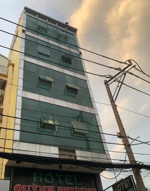 mặt tiền gần ngã tư đ thống nhất tòa nhà 6 tầng 105m (~5.8 x 20m) giá 18 tỷ