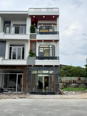 BÁN NHÀ PHỐ 4 PHÒNG NGỦ NGAY NGÃ TƯ BÌNH CHUẨN