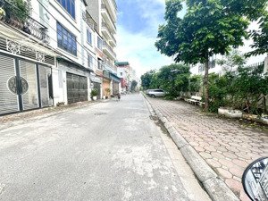 bán nhà phố cổ linh -thạch bàn -long biên: lô góc, gần công viên, dt.44m2 7tầng.gía 10tỷ nhỉnh.