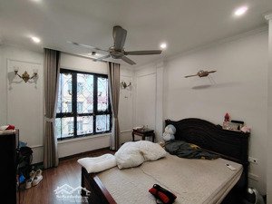 tôi chính chủ cần bán mặt tiền đường tôn đức thắng, hàng bột dđa hn ( đối diện ub quận)