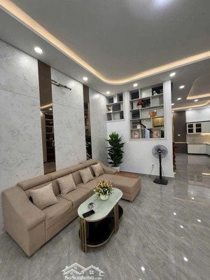 chủ vỡ nỡ cần bán gấp nhà quận 3,đường lê văn sỹ, giá 9,6 tỷ, diện tích 96m2,shr hxh 6m