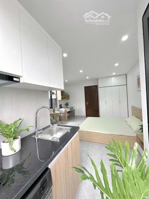 căn hô dịch vụ phô thái thinh ,lô góc , o tô đỗ cửa ,tặng full nt hiện đại, 84 m2 , 7 t , 18 phòng