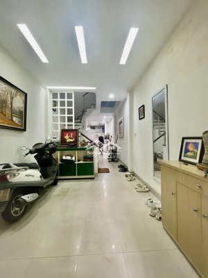 nhà lô góc 2 mặt thoáng tại khâm thiên đống đa 7 tỷ 30m2 5 tầng