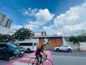 rẻ nhất khu vực !! đường nguyễn văn hưởng _ 380m2 ngang 15m tặng kèm căn nhà 3 tầng _ chỉ 239tr/m2