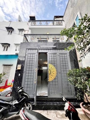 nhà gần ngã tư 4 xã ,cực đẹp,giáp quận 6, giáp quận tân phú. giá chỉ hơn 4 tỷ.