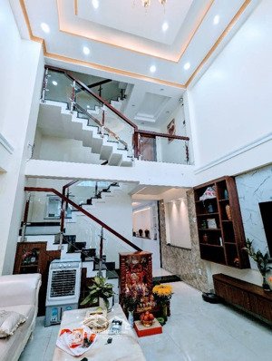 bán nr đẹp 4 tầng, 6pn, 121,5m2 giá siêu hời tại phạm hữu lầu, phú mỹ, q7, hcm