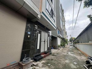 hàng hiếm tại vườn hồnglai xáhoài đức: 42m², xây 4.5 tầng, mt gần 4m, 2 thoáng, đường 6m.