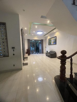 bán biệt thự mặt tiền đường 79 phước long b q9