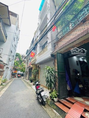 vip phố 8/3-hai bà trưng - ô tô tránh - vỉa hè - 10m ra mặt phố kinh doanh sầm uất - nhà dân xây