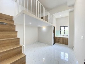 cho thuê phòng có gác 35m2 mới 100% gần ngã tư hàng xanh, đh văn lang, q1, q3, đường bùi đình tuý