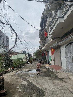 bán đất trần nhật duật hà đông , cách hồ đầm khê 20m , ô tô đỗ của , dt 30m2 mt6,2m , lô góc