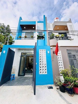 nhà chính chủ ngay chợ thạnh xuân, quận 12. dt: 4m x 16m. vị trí ngay chợ nên rất thuận tiện