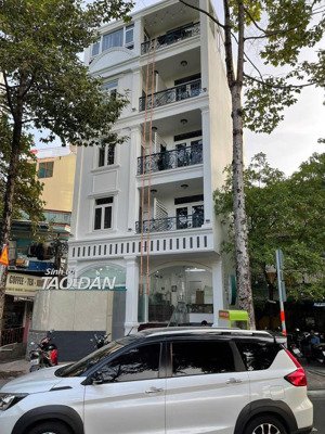 cần bán gấp 2 mt hoàng sa đi định cư nên giảm sâu cho anh chị thiện chí, 120m2 giá 43 tỷ